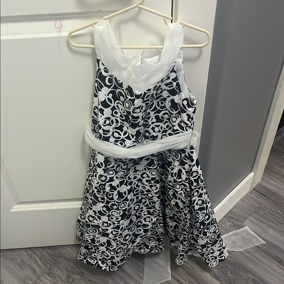 Chic Black and White Kids Dress - Picture 1 of 3
